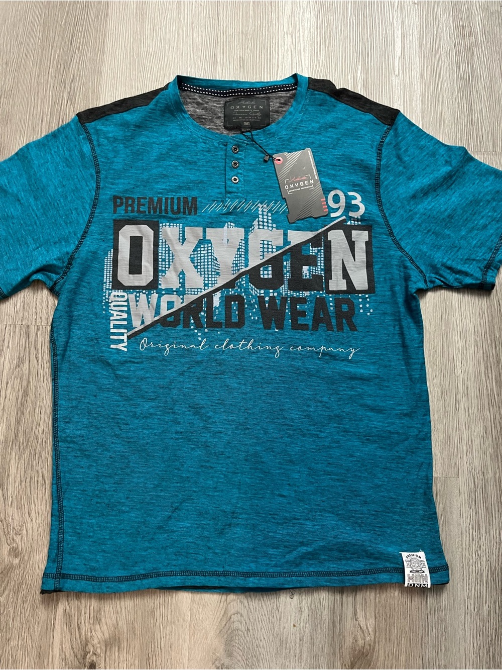 423–NWT Premium Teal Graphic Short Sleeve Tee